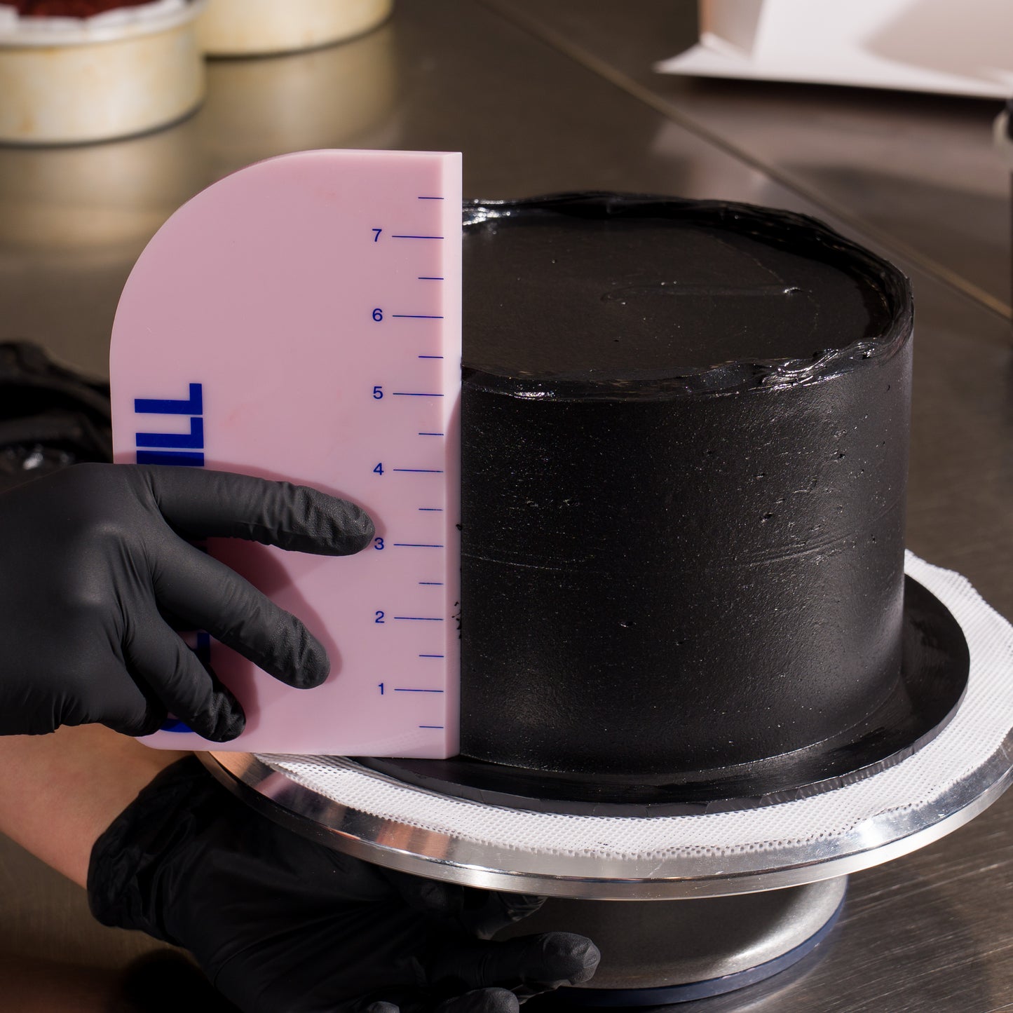Colour Mill Gloss Frost Buttercream Black 1L
